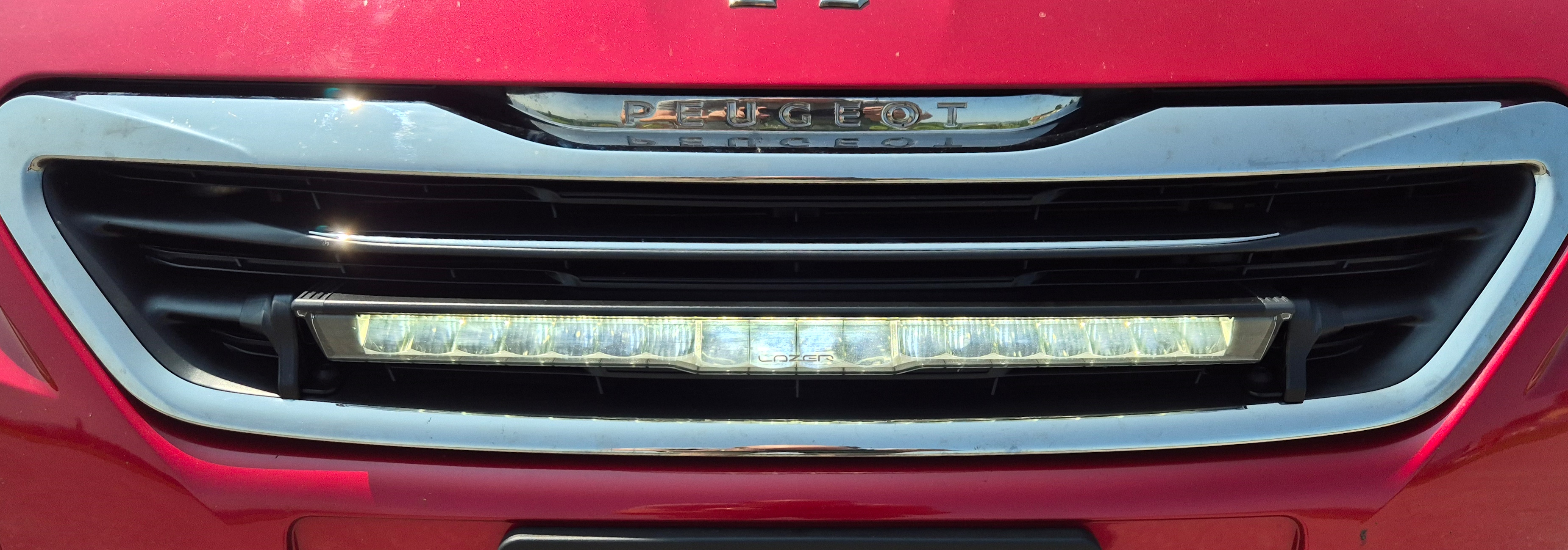 Grill Peugeot 308 mit LAZEr Glide